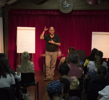 Humilhação social é tema de palestra na sede dos Doutores da Alegria